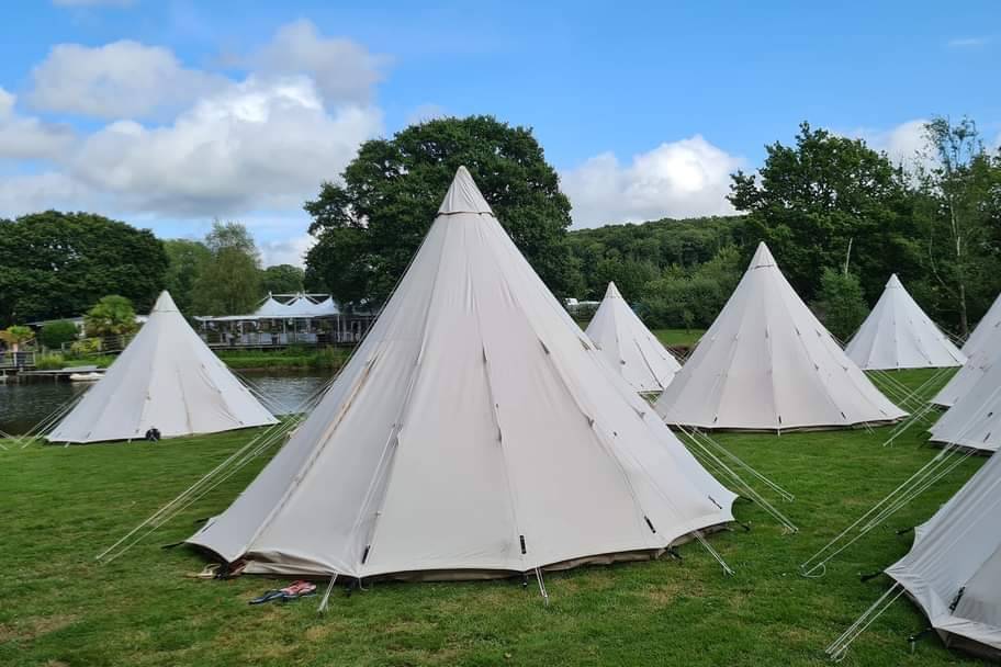 Etoiles et Toiles - Hébergement en Tipi