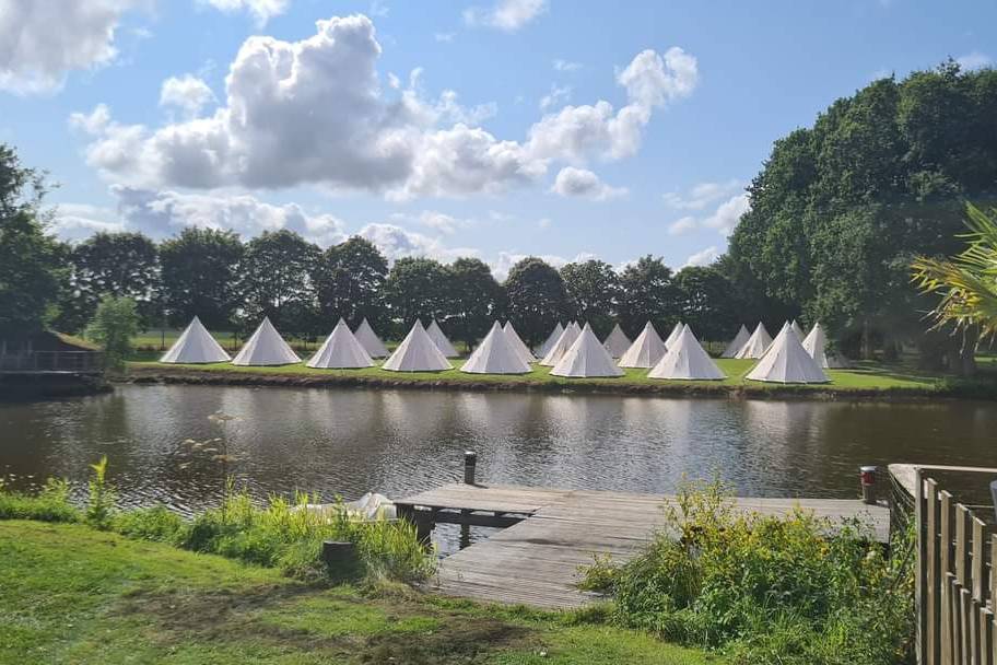 Etoiles et Toiles - Hébergement en Tipi