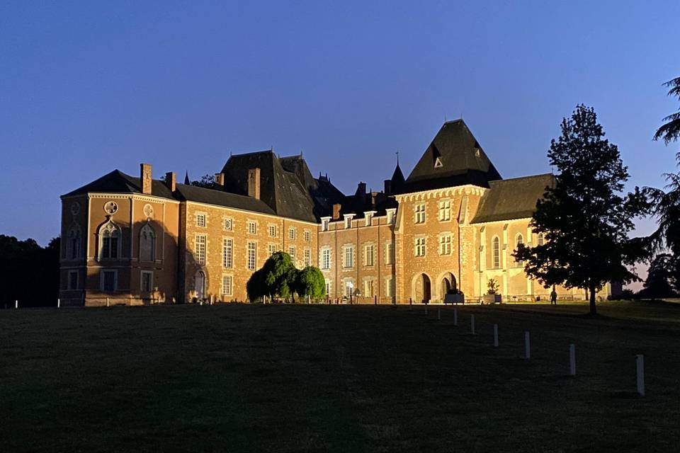 Château de Pescheseul de nuit