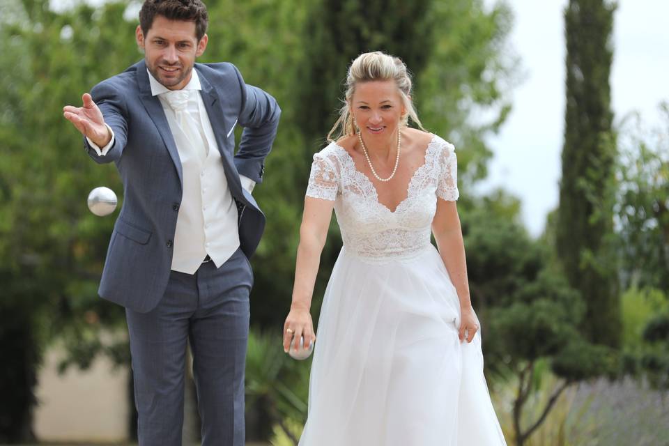 Pétanque sous les cyprés