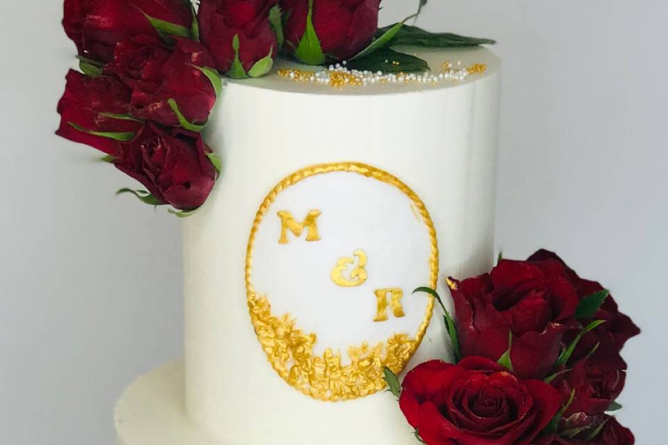 Wedding cake blanc rose rouges