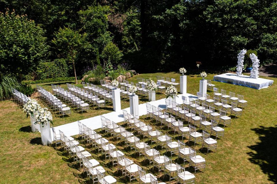 Cérémonie dans le parc