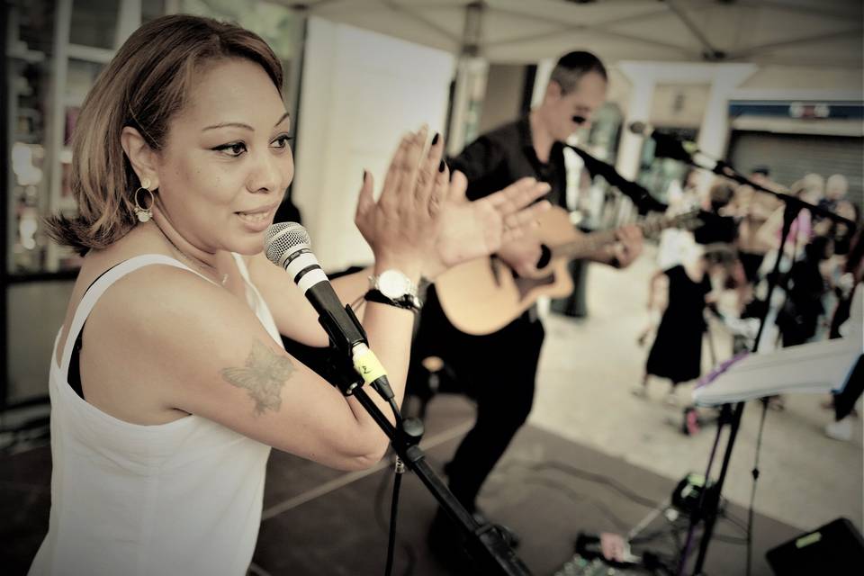 JOSS DS & FLAMING SOUL LIVE