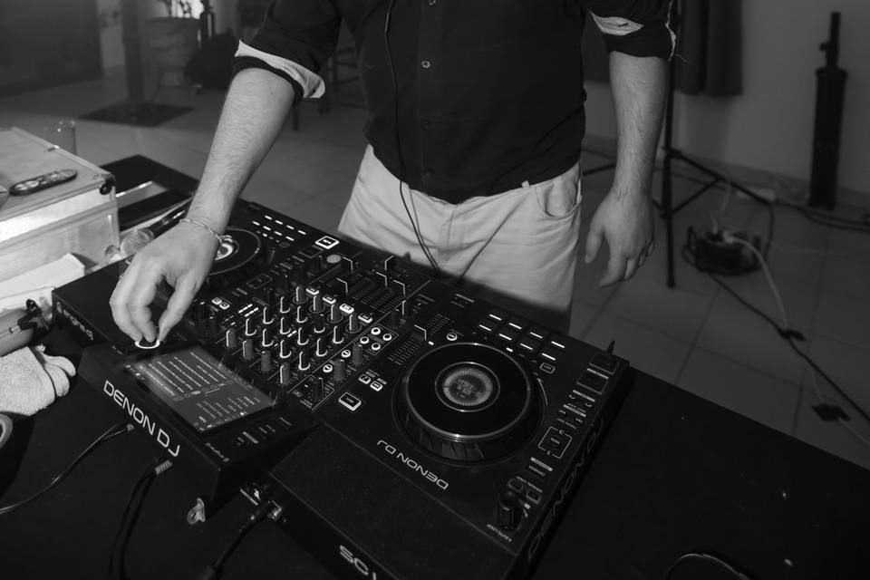 DEEJAY !