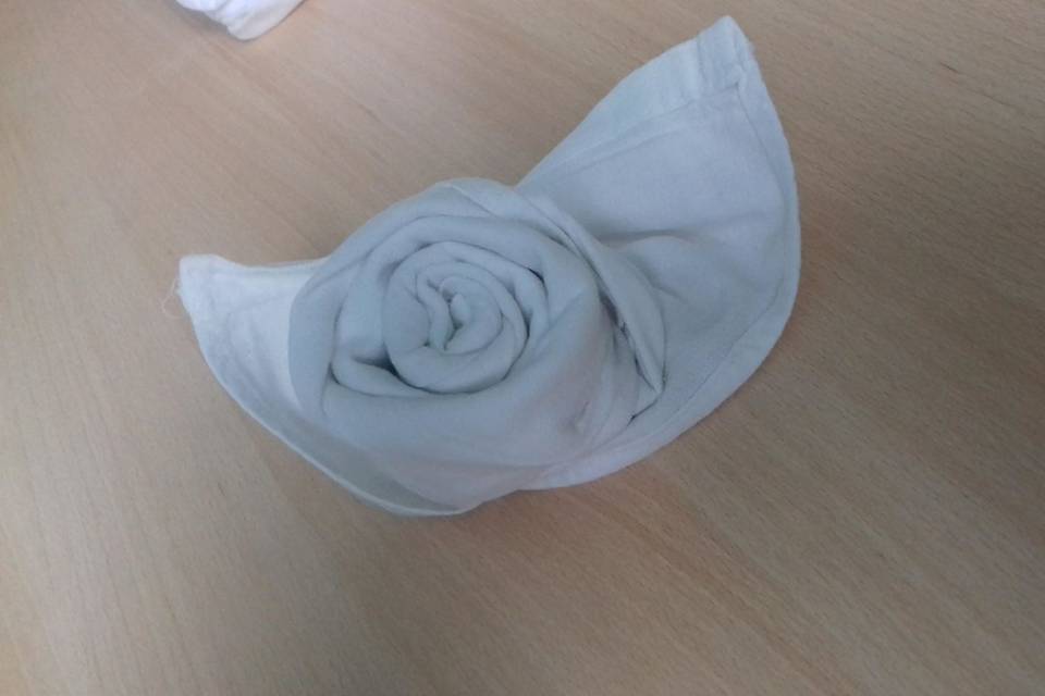 Serviette en forme de fleur