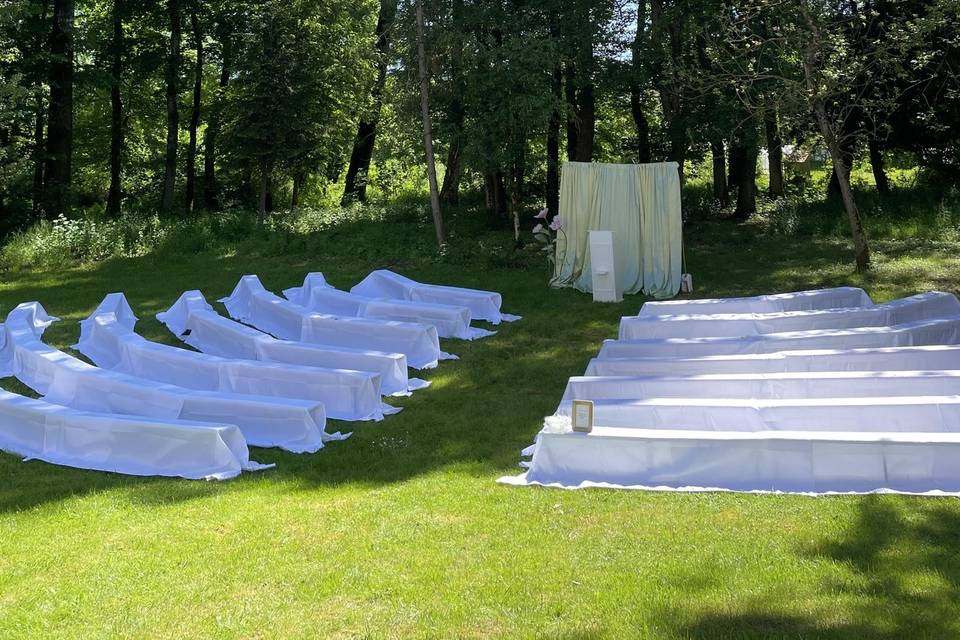 Cérémonie laïque dans le parc