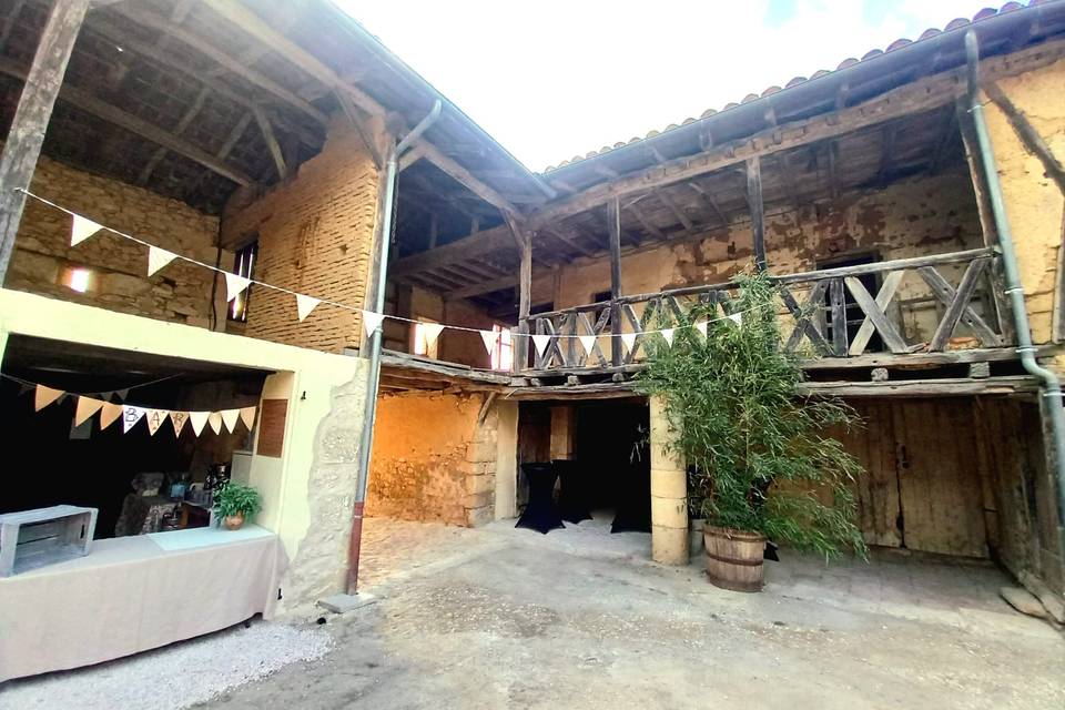 La cour de l'ancien château