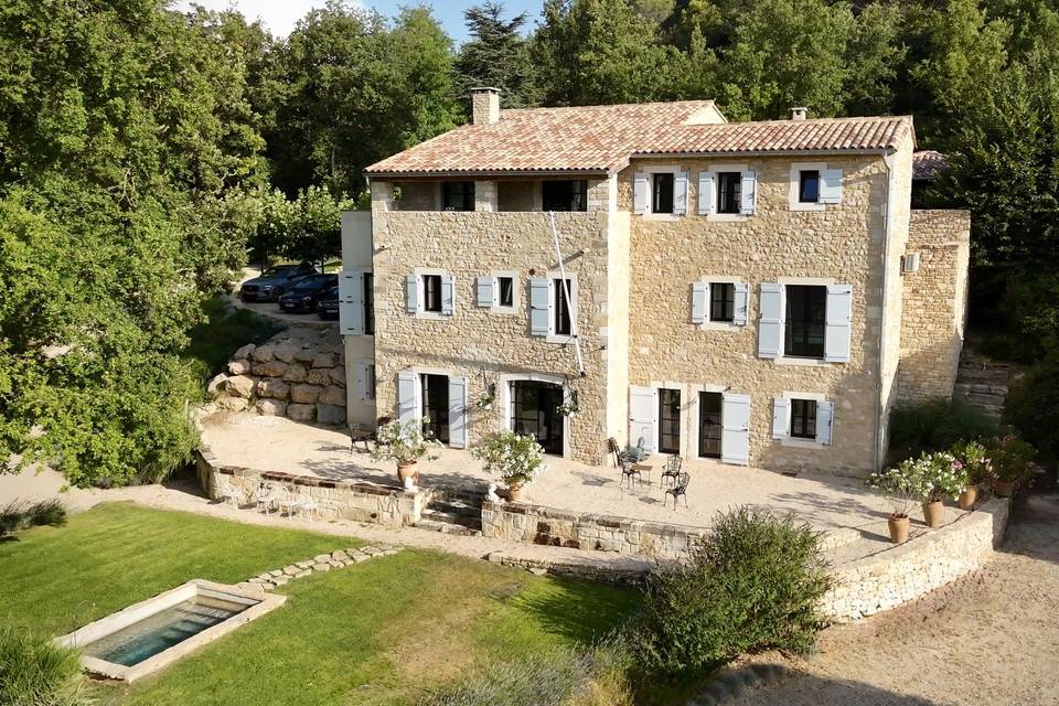 Facade avec piscine apéritif