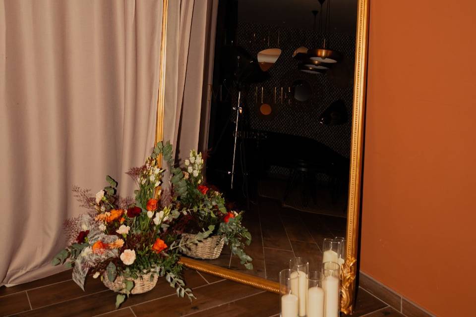 Miroir doré d'accueil