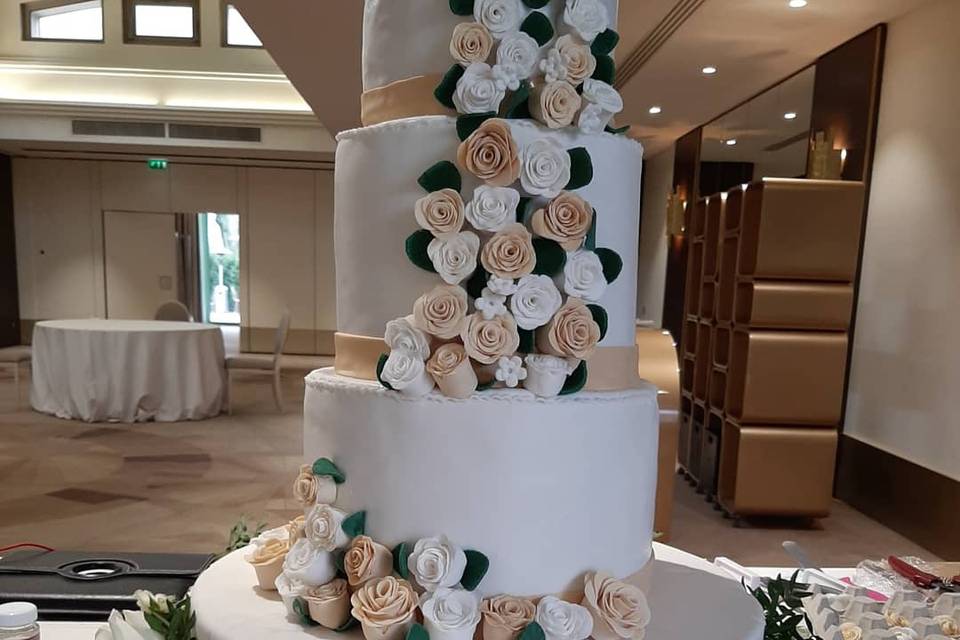 Décor floral wedding cake