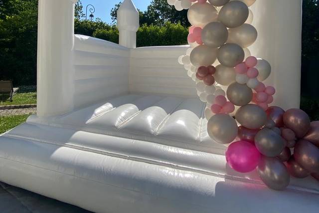 Chateau gonflable blanc