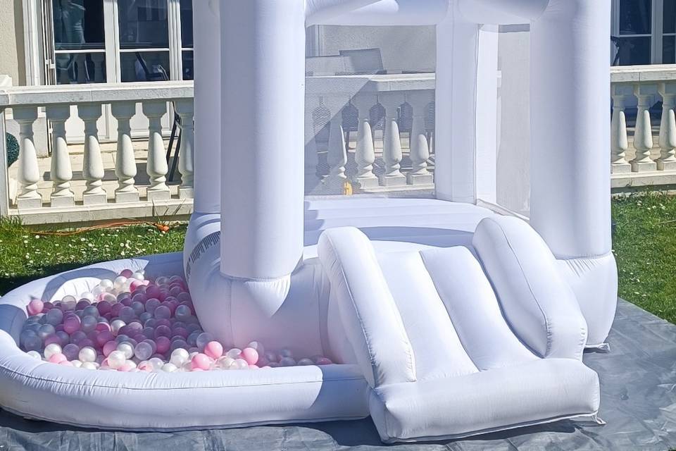 Château gonflable blanc