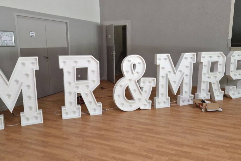 Lettre Mr&Mrs geante lumineuse