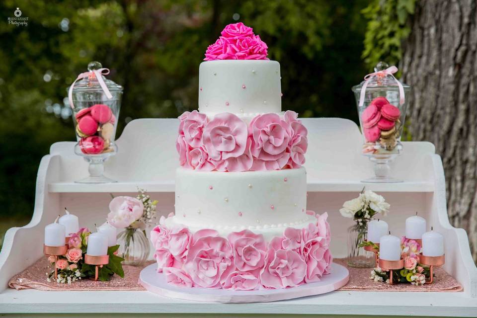 Wedding cake froufrous