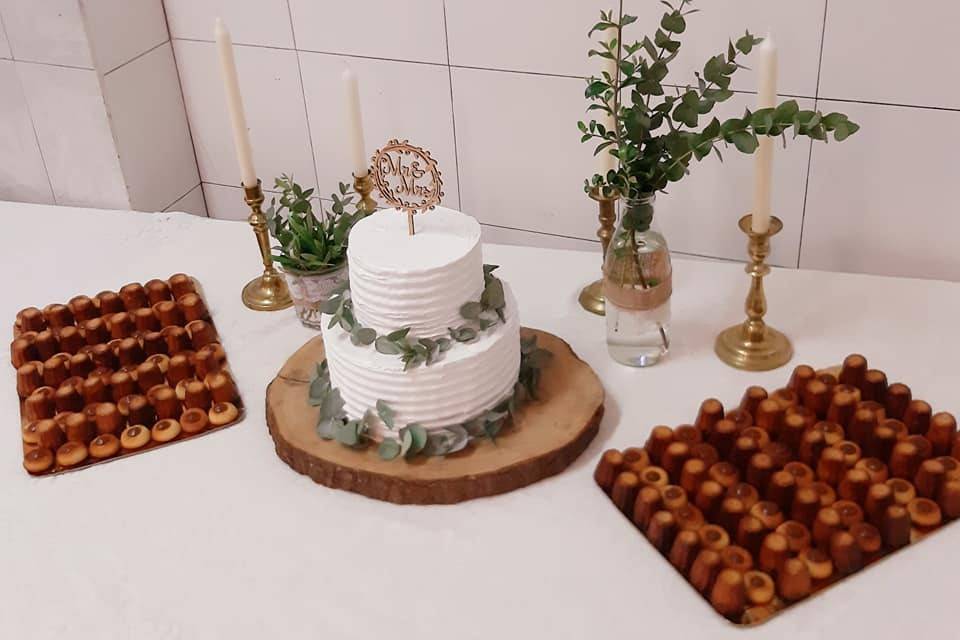 Wedding cake eucalyptus