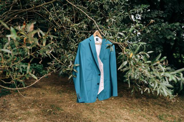 Costume vert bleu &gilet rose
