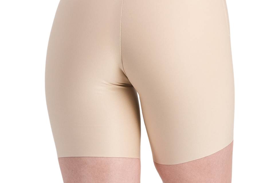 Short gainant dos ouvert