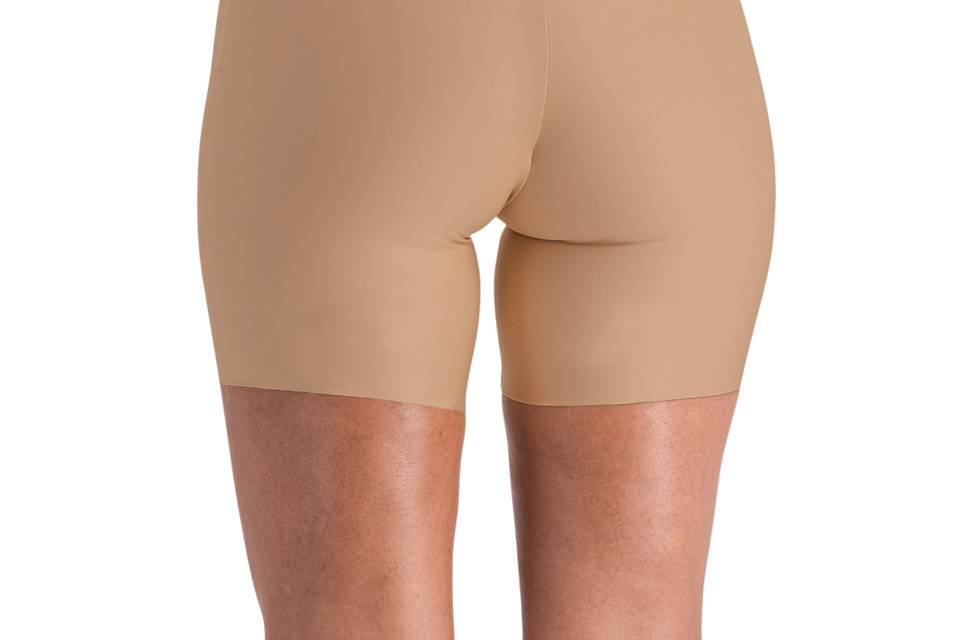 Short gainant dos ouvert