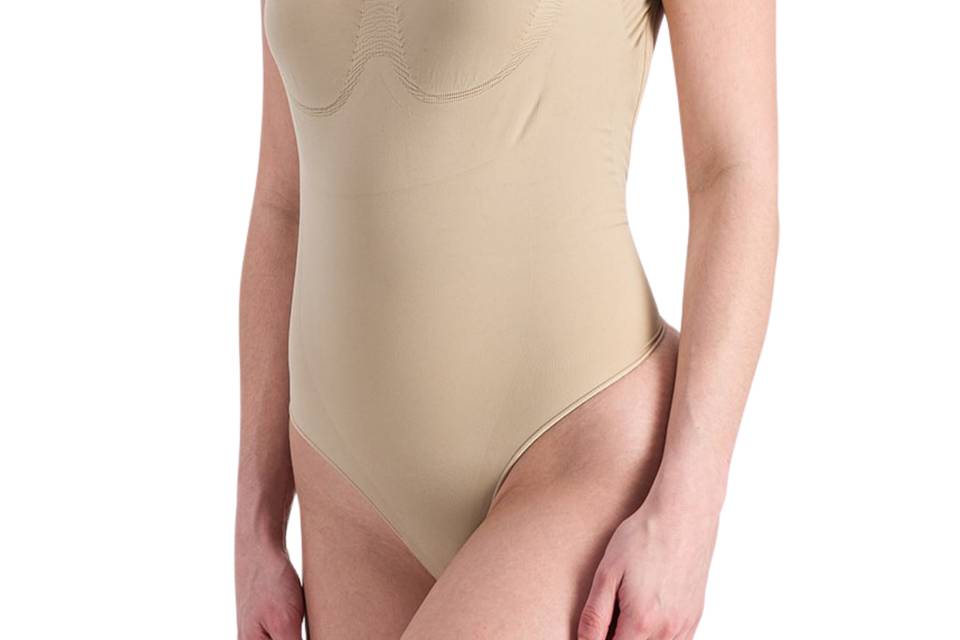 Body string gainant dos nu