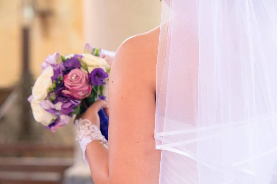 La mariée et son bouquet