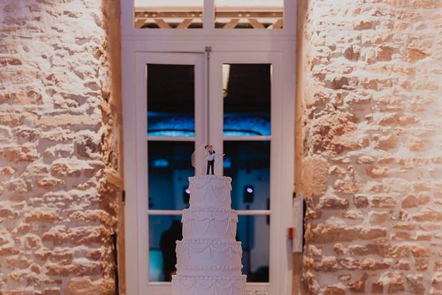 Vintage wedding cake
