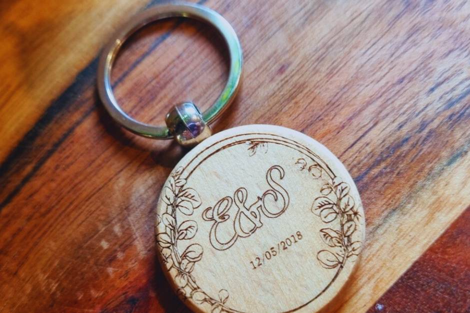 Porte clé en bois gravé