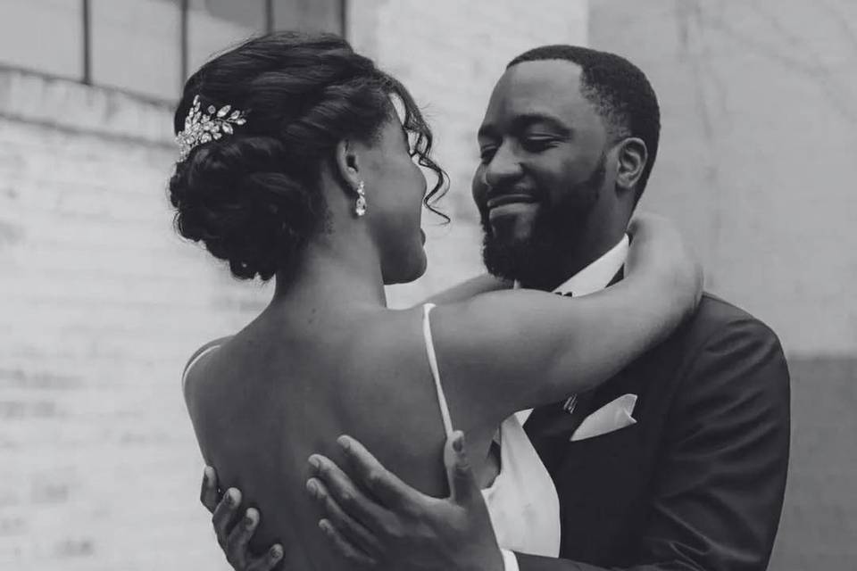 Dos nu mariée