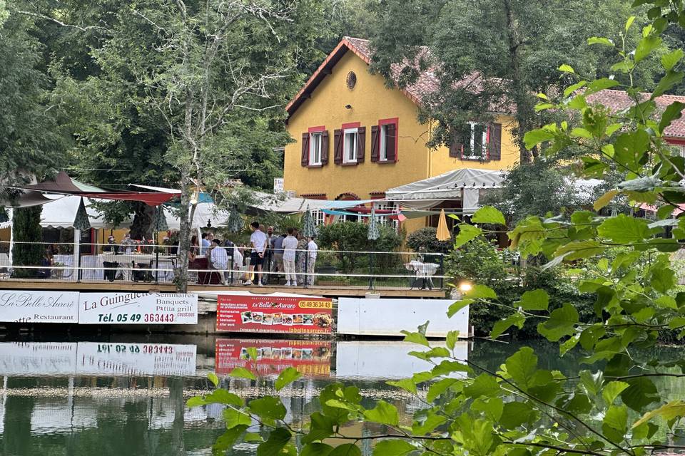 Terrasse bois vue du clain