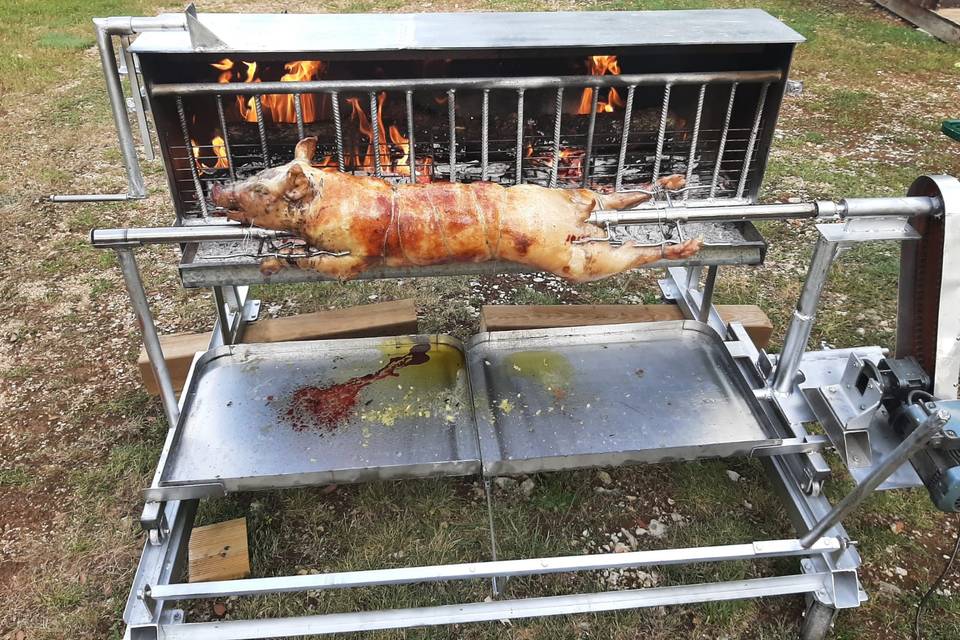 Cochon de lait à la broche