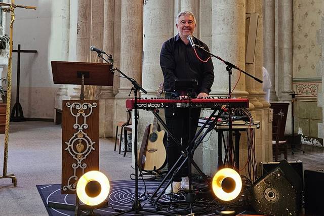 Philippe au clavier et choeurs