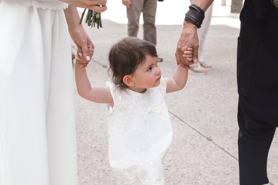 Baby entre papa et tatie