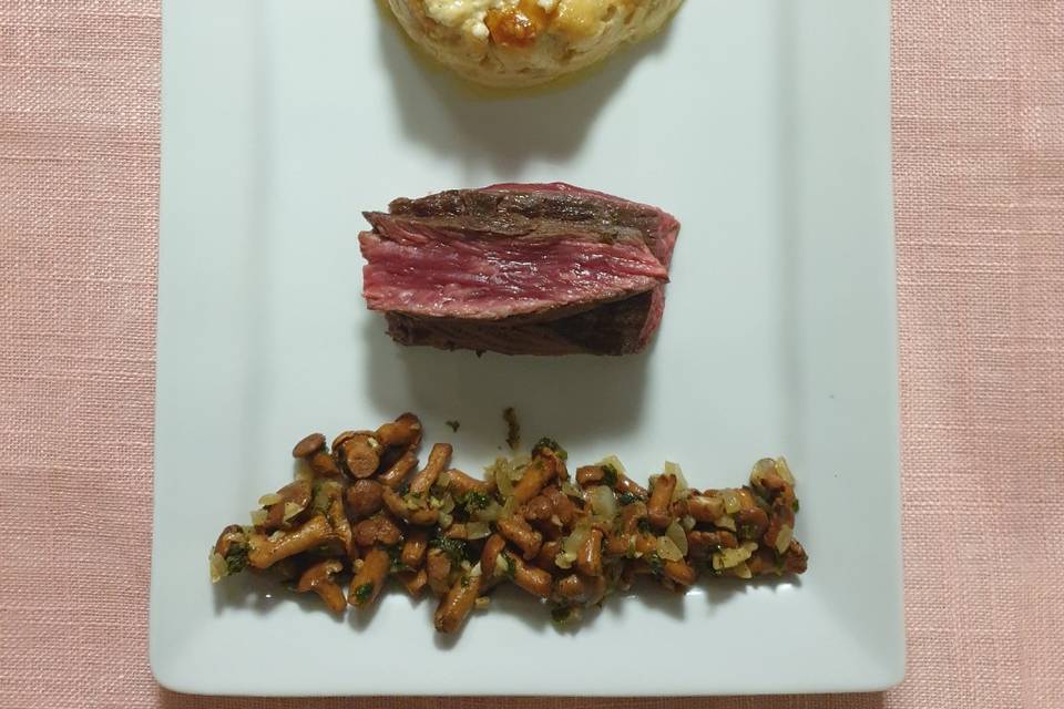 Bavette, sautè de girolle, gra