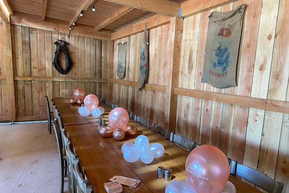 Salle couverte décorée