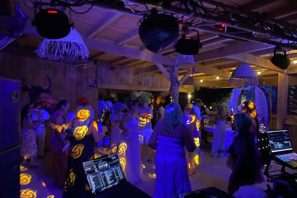 Salle couverte piste de danse
