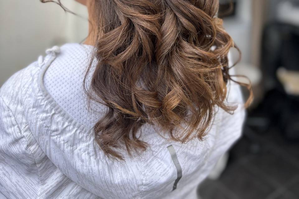 Coiffure semi attachée