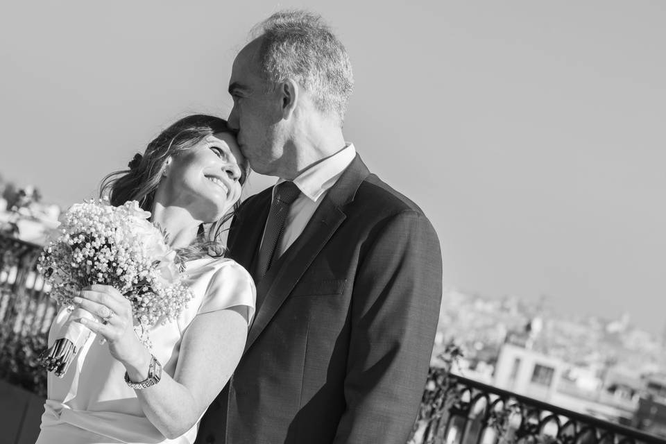 Tendre baiser parisien