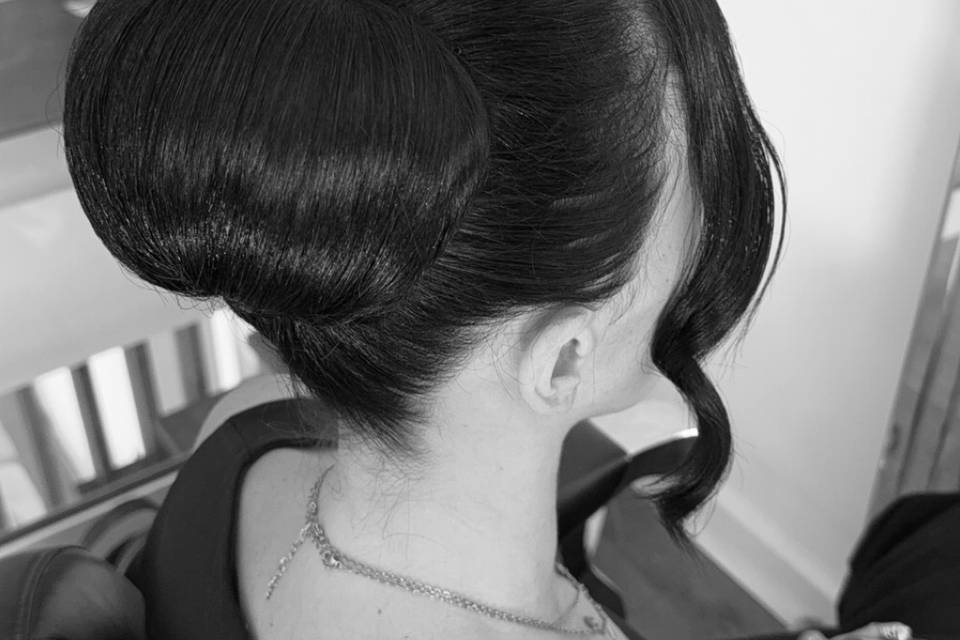 Chignon boule mi hauteur