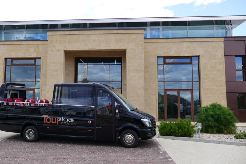 Bus avec toit ouvert