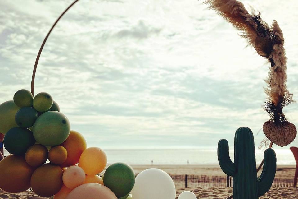 Arche ballons sur la plage