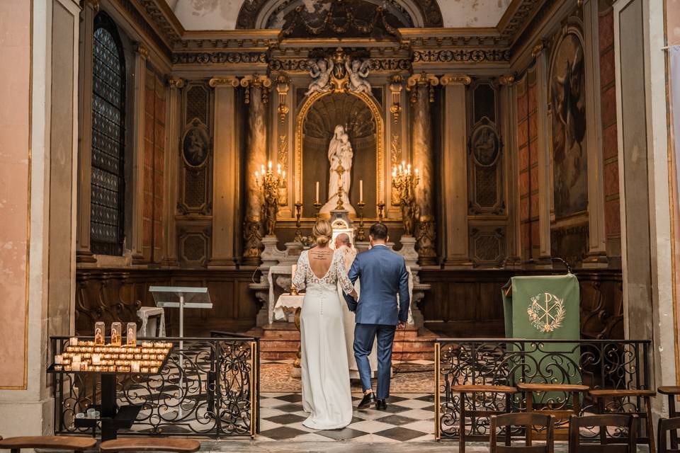 Dans l'église