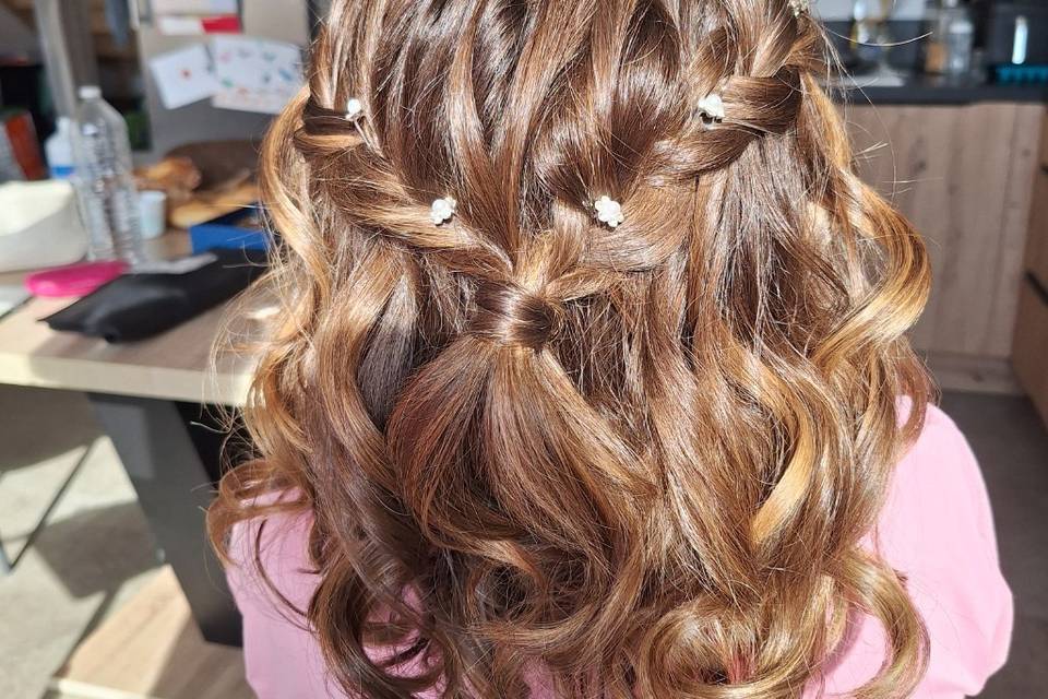 Demi attache cheveux mi long