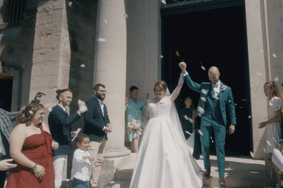 Sortie d'église des mariée.