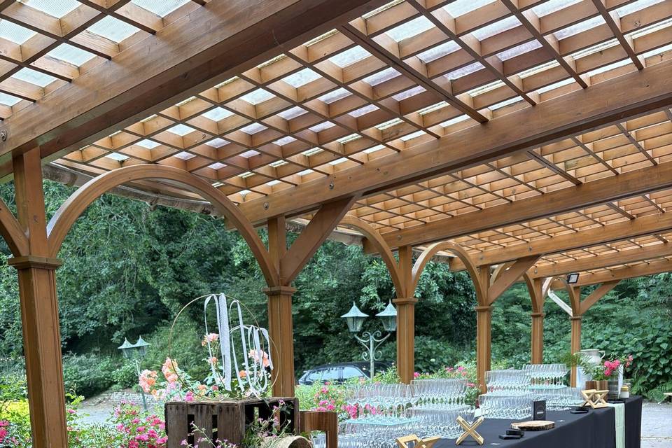 Mise en place sous la pergola