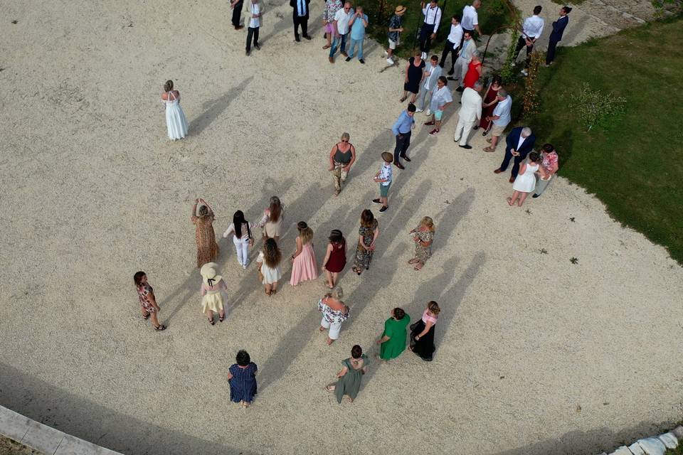 Mariée lancer de bouquet