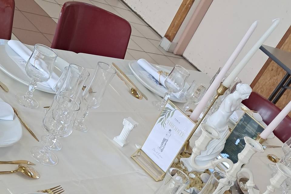 Table Aphrodite
