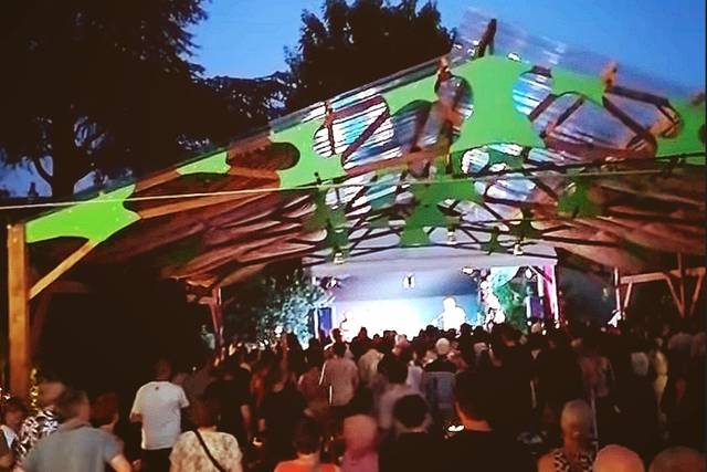 Concert sous le grand auvent