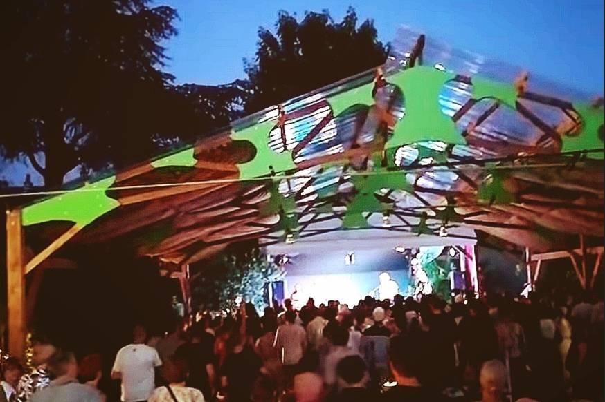 Concert sous le grand auvent