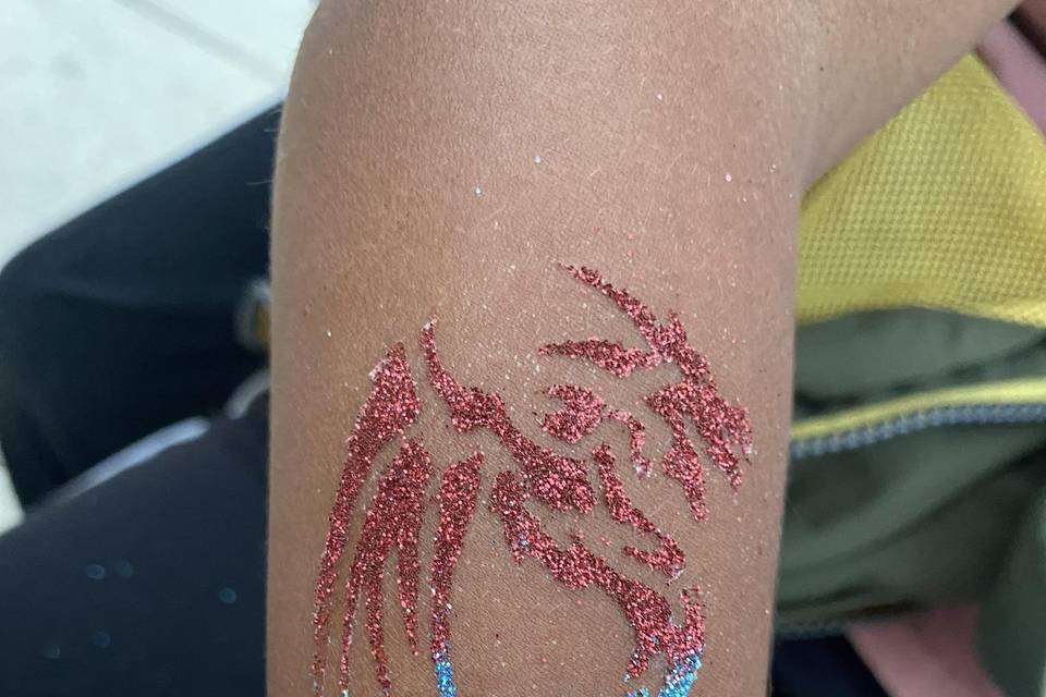 Tatouage à paillettes