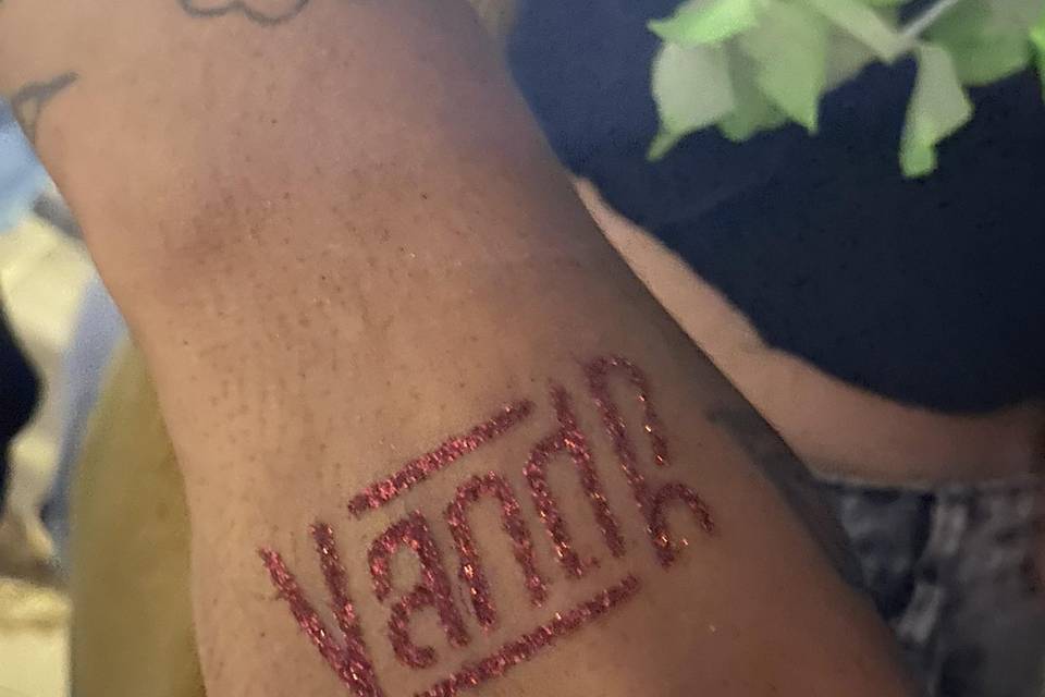 Tatouage à paillettes
