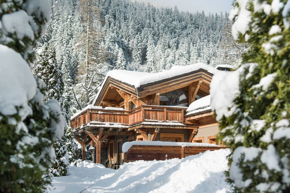 Le chalet ardoise l'hiver